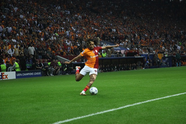 他不但在场 他不但在场